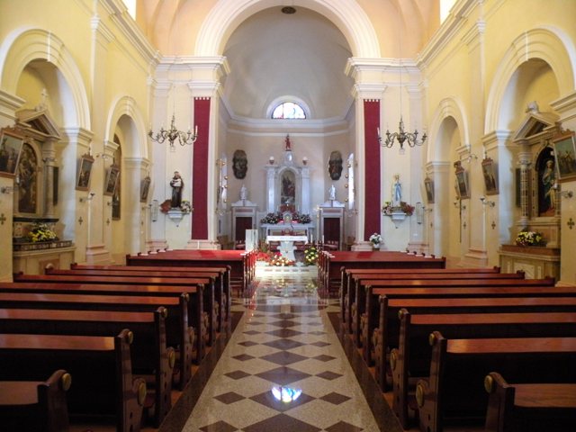 cerkev notranjost